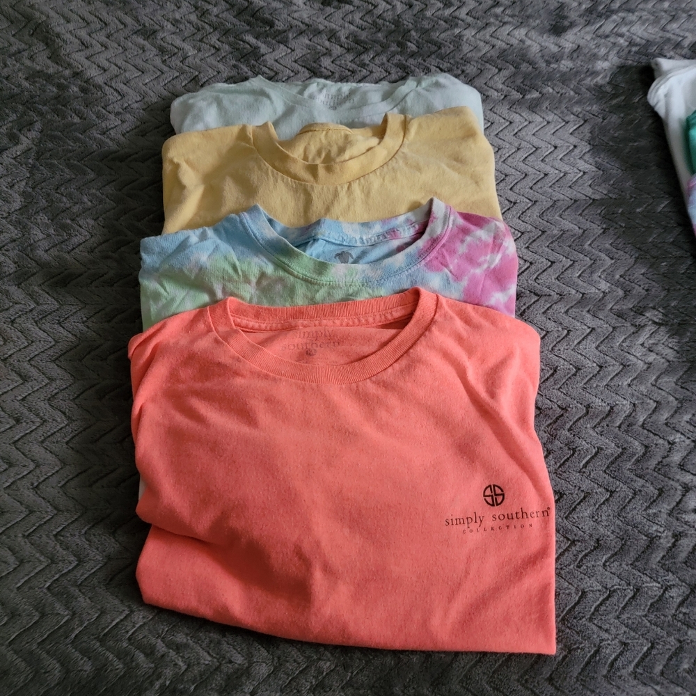 Simply Southern 4 tshirts in bundle sz xl